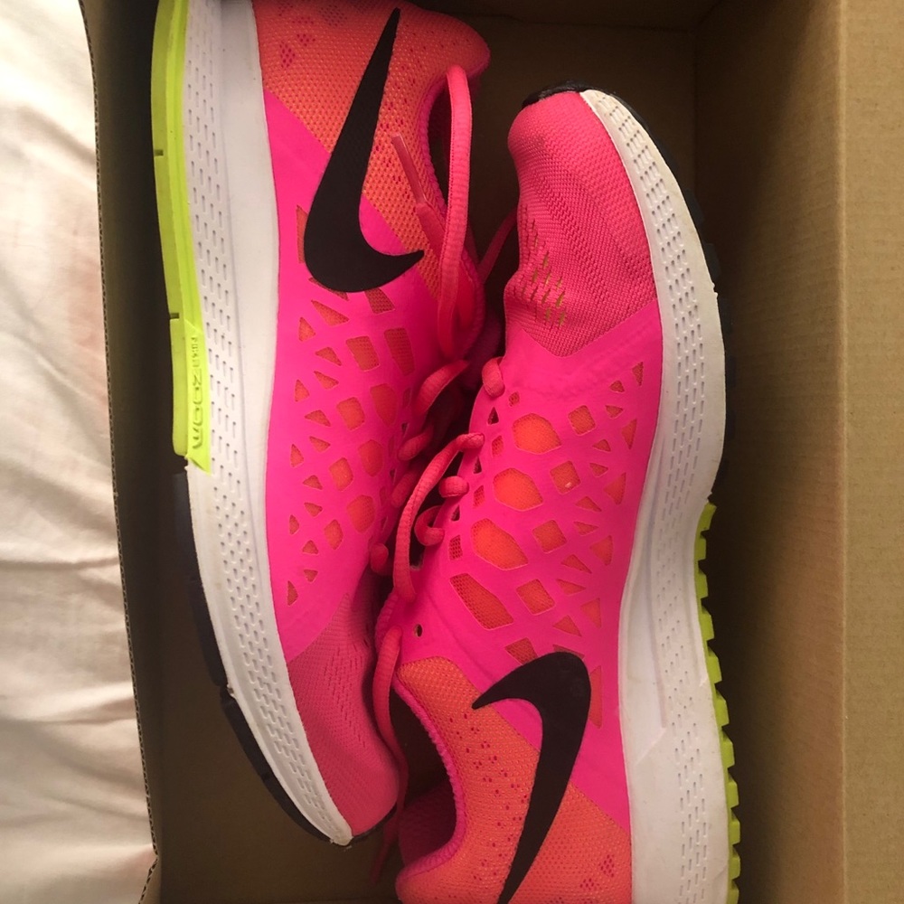 Nike Tennis Shoes